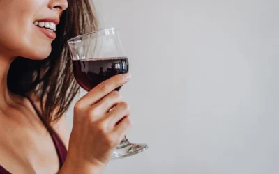 Picie czerwonego wina